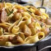 Tagliatelle com castanhas e bacon