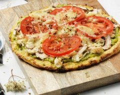 Pizza de couve-flor com curgete e frango