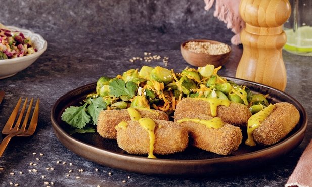 Croquetes vegan com salteado de couves-de-bruxelas