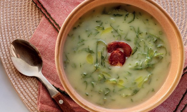 Creme de chuchu com caldo-verde