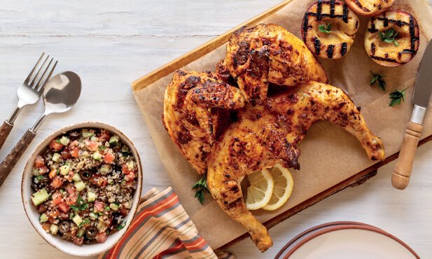 Frango na brasa com salada e nectarinas