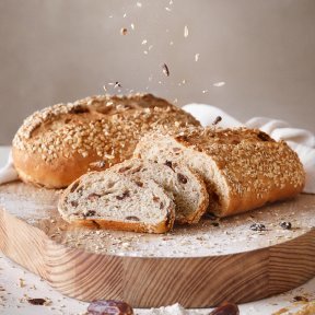 Pão de tâmaras e cereais