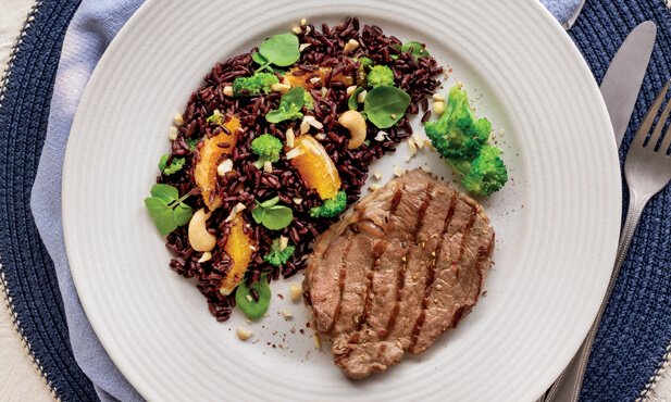 Arroz negro com bife do lombo